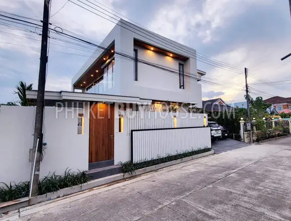 CHA22041: Modern Villa with 4 Bedrooms For Sale in Chalong. Photo #31