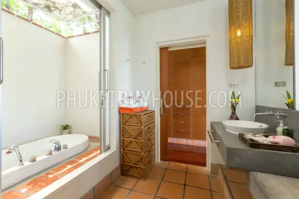 KAM6637: 4 bedroom Villa with Pool in Kamala area. Photo #3