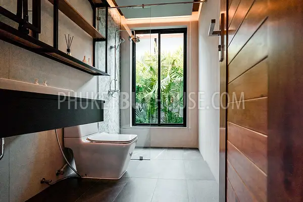 NAI6695: Villa with a huge Garden in Nai Harn. Photo #4
