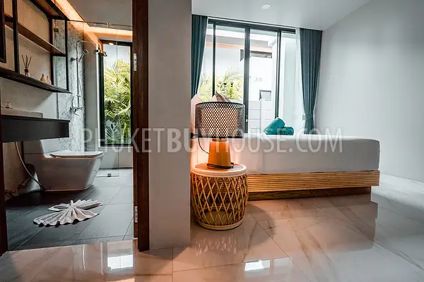 NAI6695: Villa with a huge Garden in Nai Harn. Photo #5