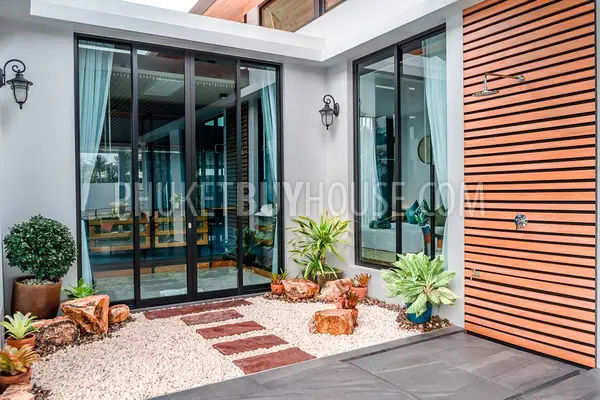 NAI6695: Villa with a huge Garden in Nai Harn. Photo #33