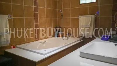 KTH6819: Villa for Sale overlooking the Golf Courses in Kathu. Photo #19
