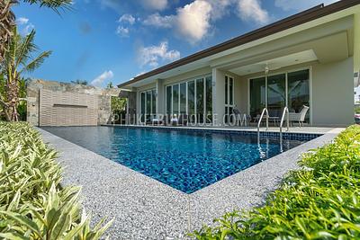 LAY6678: Magnificent Villa with a large garden in Layan area, Phuket. Photo #2