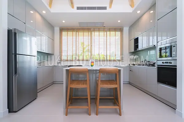 LAY6678: Magnificent Villa with a large garden in Layan area, Phuket. Photo #10