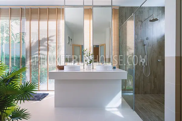 LAY6678: Magnificent Villa with a large garden in Layan area, Phuket. Photo #14