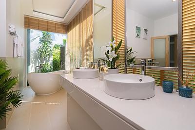 LAY6678: Magnificent Villa with a large garden in Layan area, Phuket. Photo #15