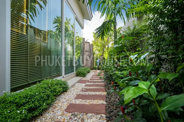 LAY6678: Magnificent Villa with a large garden in Layan area, Phuket. Photo #20