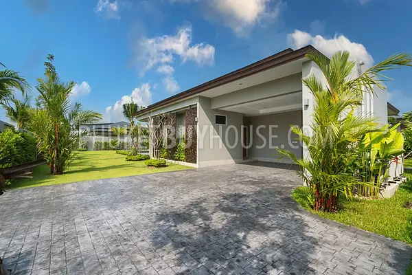 LAY6678: Magnificent Villa with a large garden in Layan area, Phuket. Photo #25