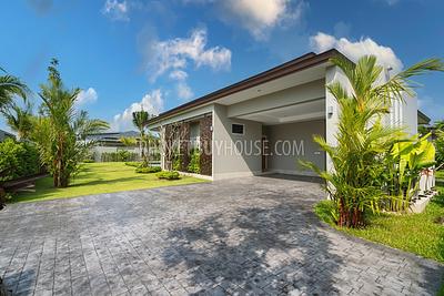 LAY6678: Magnificent Villa with a large garden in Layan area, Phuket. Photo #25