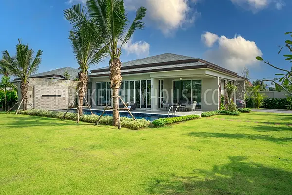 LAY6678: Magnificent Villa with a large garden in Layan area, Phuket. Photo #28
