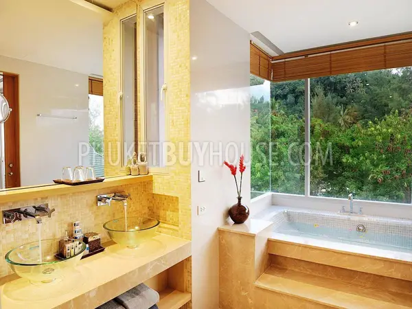 BAN6779: Luxury Apartments on the first line of Bang Tao Beach. Photo #9