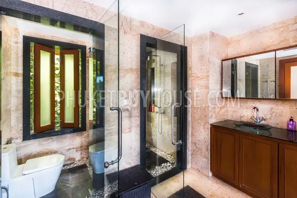 SUR22148: Surin's Exquisite Three-Bedroom Villa with Luxury Amenities. Photo #17