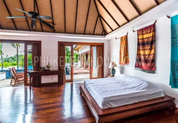 SUR22148: Surin's Exquisite Three-Bedroom Villa with Luxury Amenities. Photo #5