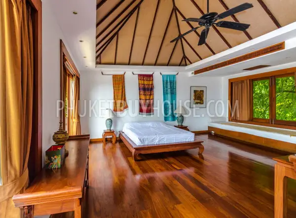 SUR22148: Surin's Exquisite Three-Bedroom Villa with Luxury Amenities. Photo #9