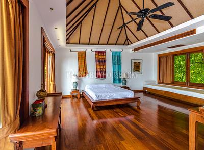 SUR22148: Surin's Exquisite Three-Bedroom Villa with Luxury Amenities. Photo #9