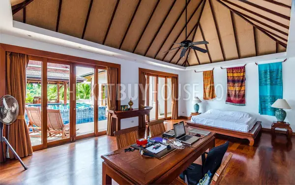 SUR22148: Surin's Exquisite Three-Bedroom Villa with Luxury Amenities. Photo #10