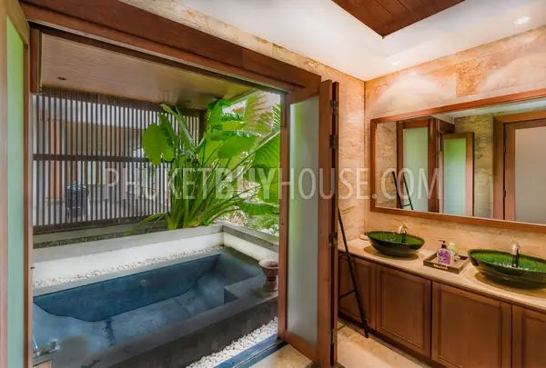 SUR22148: Surin's Exquisite Three-Bedroom Villa with Luxury Amenities. Photo #8