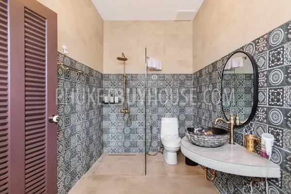 CHA6901: 5 bedroom villa with a large plot of land in Chalong. Photo #26