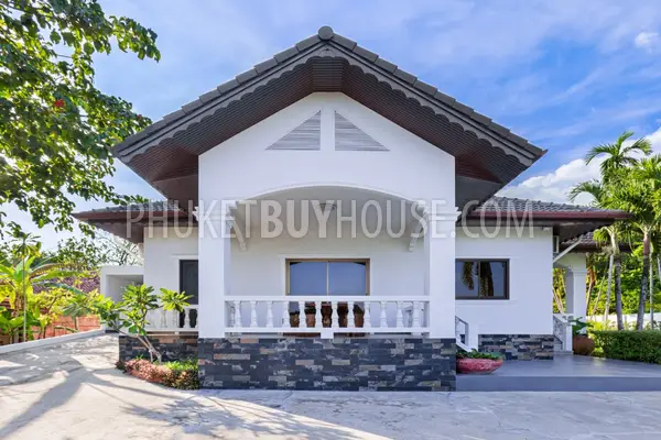 CHA6901: 5 bedroom villa with a large plot of land in Chalong. Photo #12