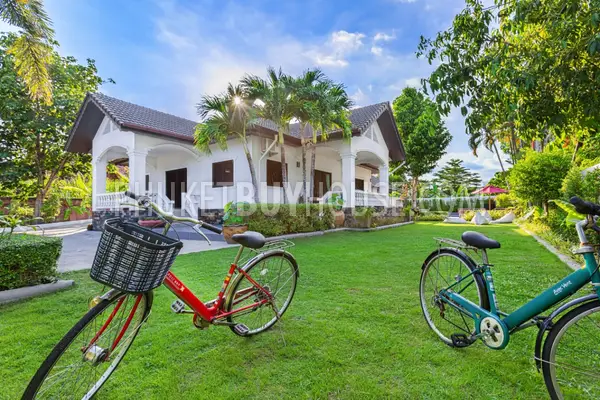 CHA6901: 5 bedroom villa with a large plot of land in Chalong. Photo #1