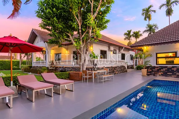 CHA6901: 5 bedroom villa with a large plot of land in Chalong. Photo #40