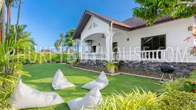 CHA6901: 5 bedroom villa with a large plot of land in Chalong. Photo #15