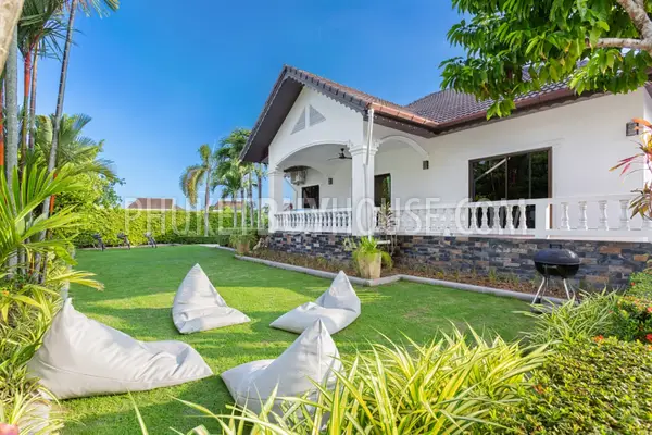 CHA6901: 5 bedroom villa with a large plot of land in Chalong. Photo #15