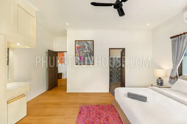 CHA6901: 5 bedroom villa with a large plot of land in Chalong. Photo #11