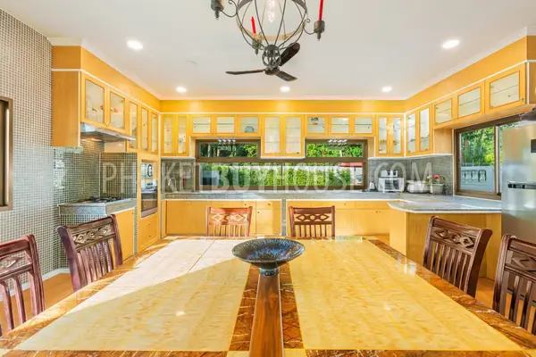 CHA6901: 5 bedroom villa with a large plot of land in Chalong. Photo #6