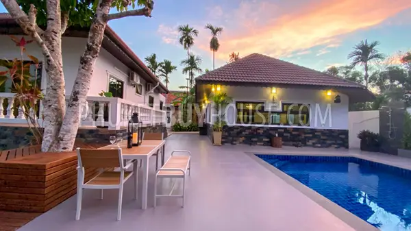 CHA6901: 5 bedroom villa with a large plot of land in Chalong. Photo #33