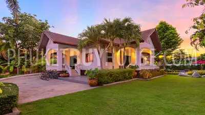 CHA6901: 5 bedroom villa with a large plot of land in Chalong. Photo #27