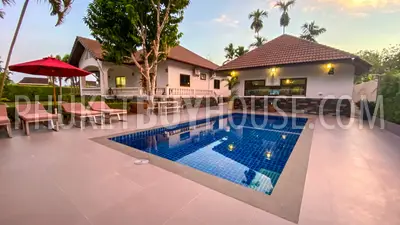 CHA6901: 5 bedroom villa with a large plot of land in Chalong. Photo #32