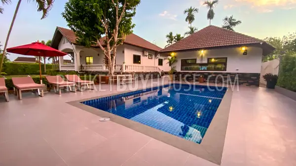 CHA6901: 5 bedroom villa with a large plot of land in Chalong. Photo #32