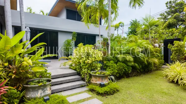 NAI22232: Luxurious Modern Villa with 3 Bedrooms in the Heart of Nai Harn. Photo #2