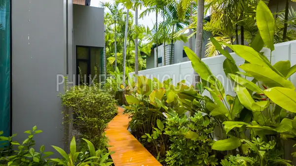 NAI22232: Luxurious Modern Villa with 3 Bedrooms in the Heart of Nai Harn. Photo #11