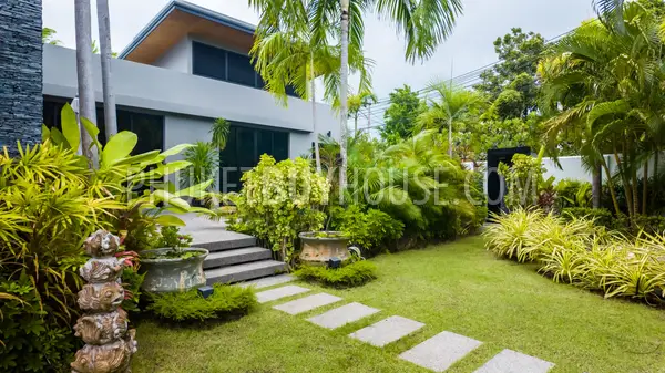NAI22232: Luxurious Modern Villa with 3 Bedrooms in the Heart of Nai Harn. Photo #14