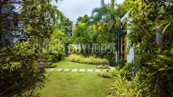 NAI22232: Luxurious Modern Villa with 3 Bedrooms in the Heart of Nai Harn. Photo #38