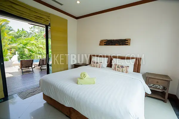 NAI7311: Four Bedroom Pool Villa in Nai Harn. Photo #3