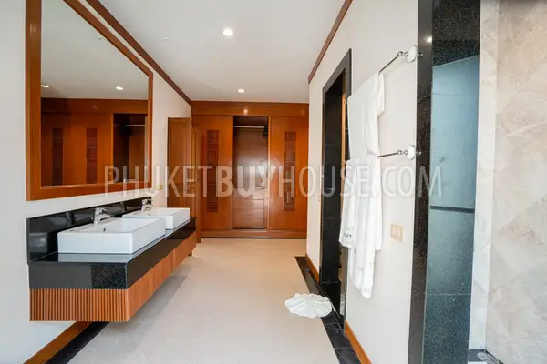 NAI7311: Four Bedroom Pool Villa in Nai Harn. Photo #12