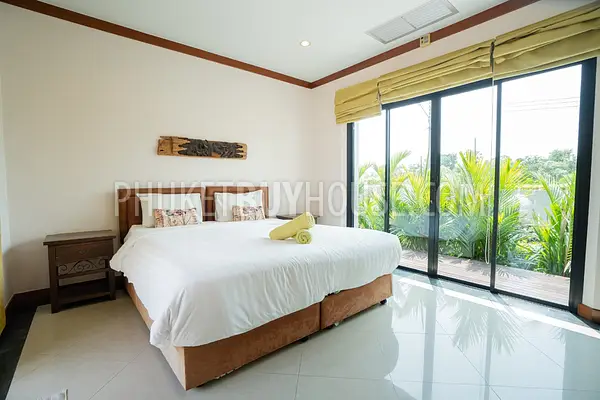 NAI7311: Four Bedroom Pool Villa in Nai Harn. Photo #5