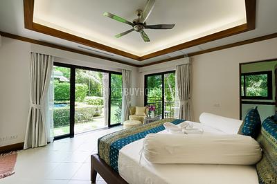 NAI7157: Majestic 4-Bedroom Villa in Naiharn. Photo #13