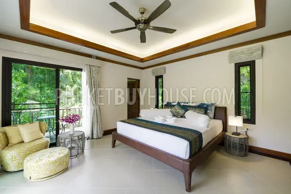 NAI7157: Majestic 4-Bedroom Villa in Naiharn. Photo #6