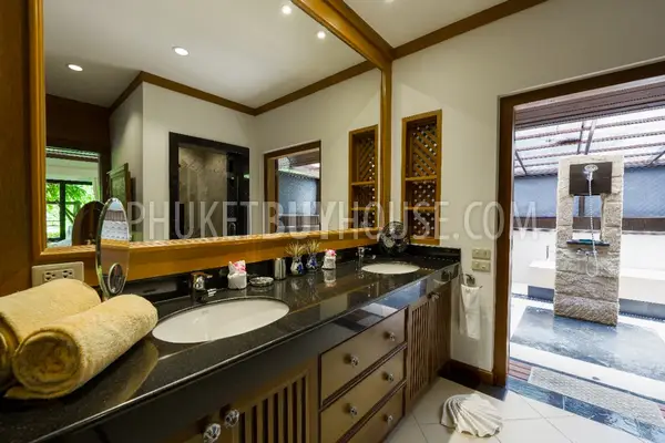 NAI7157: Majestic 4-Bedroom Villa in Naiharn. Photo #28