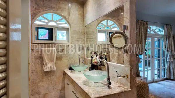RAW22264: Exclusive 3-Bedroom Villa in Rawai: A Fusion of Maximalist Elegance and Thai Tradition. Photo #22