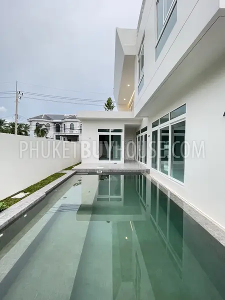 KTH22270: Enjoy Beautiful Mountain Views in This 4 Bedroom Villa for Sale in Kathu. Fotoğraf #13