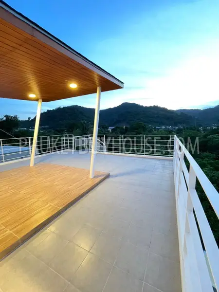 KTH22270: Enjoy Beautiful Mountain Views in This 4 Bedroom Villa for Sale in Kathu. Fotoğraf #21