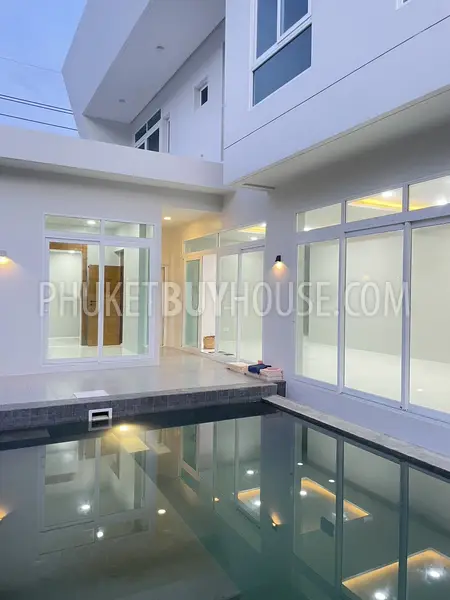 KTH22270: Enjoy Beautiful Mountain Views in This 4 Bedroom Villa for Sale in Kathu. Fotoğraf #12