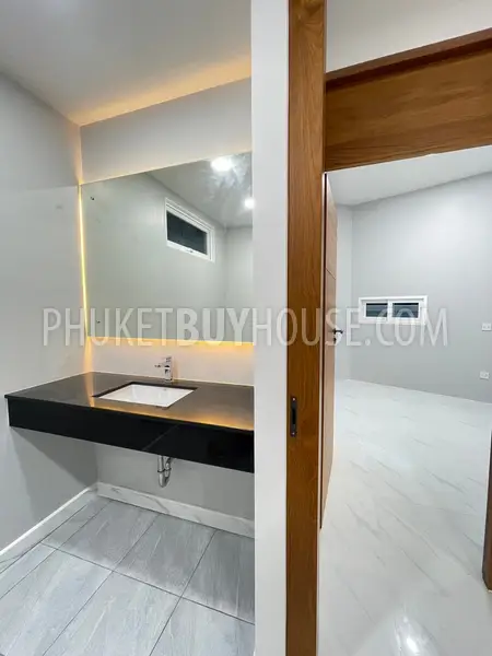 KTH22270: Enjoy Beautiful Mountain Views in This 4 Bedroom Villa for Sale in Kathu. Fotoğraf #39
