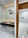 KTH22270: Enjoy Beautiful Mountain Views in This 4 Bedroom Villa for Sale in Kathu. 缩略图 #39
