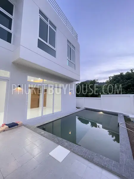 KTH22270: Enjoy Beautiful Mountain Views in This 4 Bedroom Villa for Sale in Kathu. Fotoğraf #11